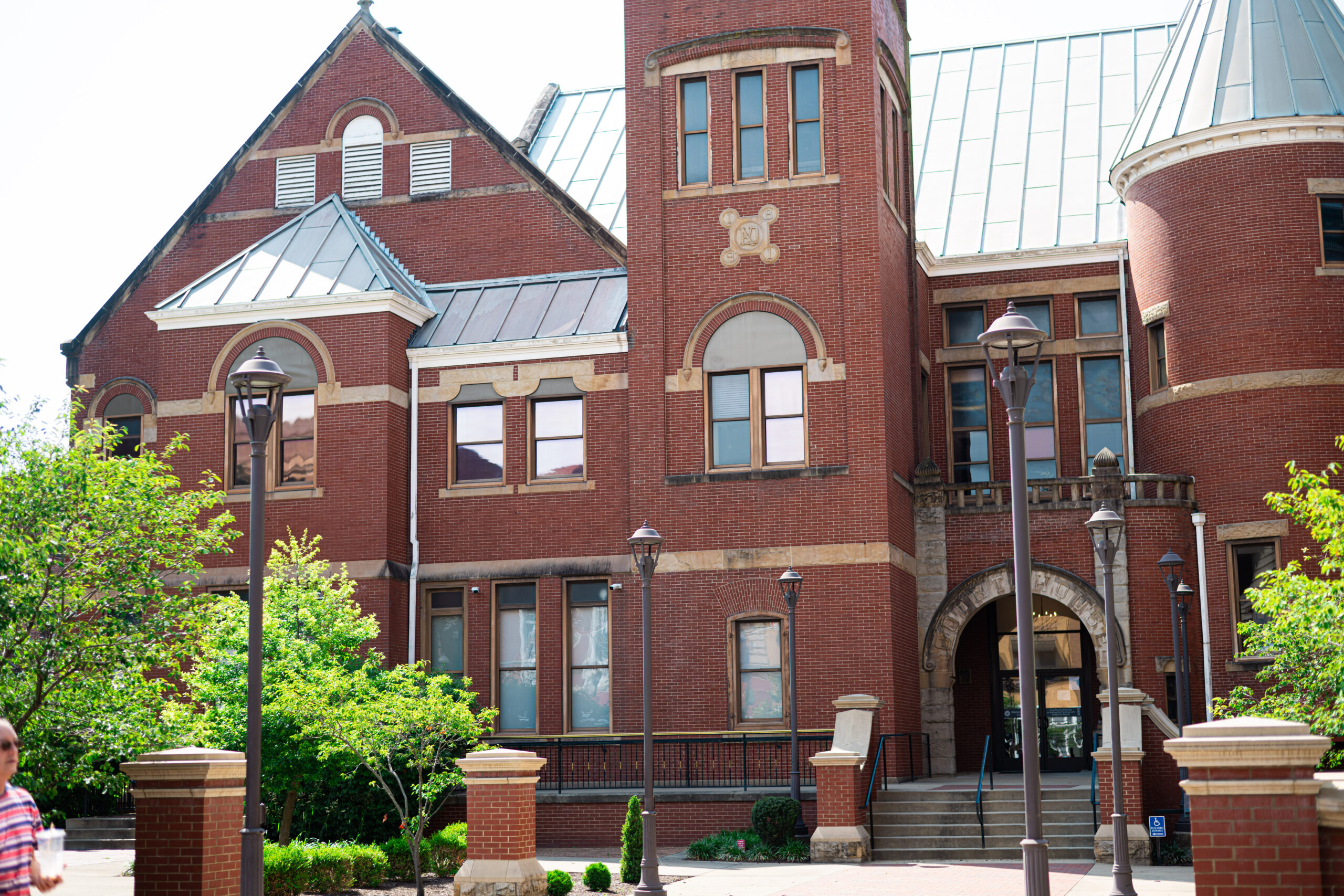 Mon Commission requests a meeting with East End Village players